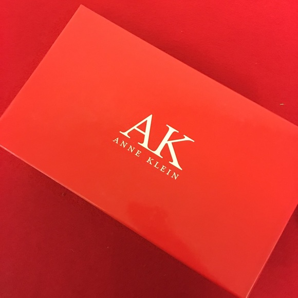 Ann Klein Black Leather Sandals, 6M - Picture 3 of 7